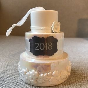 Hallmark 2018 Wedding Cake Christmas ornament 🎄